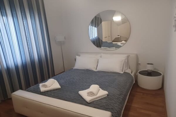 Foto van Three Bedroom Apartment With Terrace And Sea View - Vakantiehuis in Ist - BedRoom