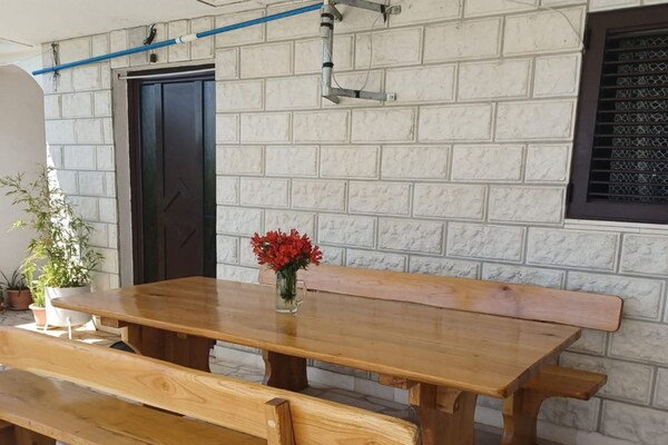 Foto van Three- Bedroom Apartment With Sea View (A3) - Vakantiehuis in Trogir - Pool