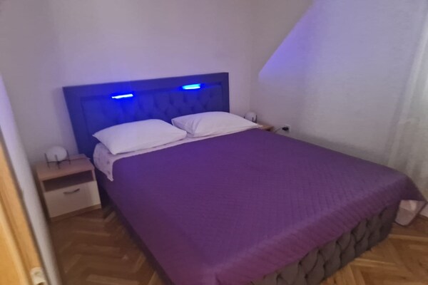 Foto van Three- Bedroom Apartment With Sea View (A3) - Vakantiehuis in Trogir - BedRoom