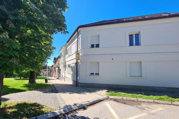 Foto van Triple Room With Private Bathroom (A3) - Vakantiehuis in Daruvar - Outdoor