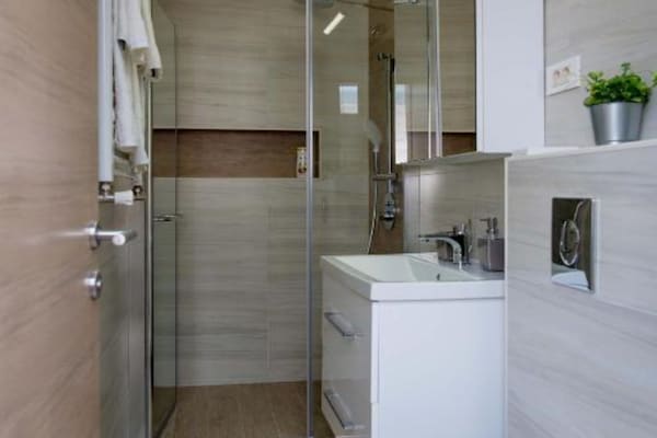 Foto van Triple Room With Private Bathroom (A4) - Vakantiehuis in Daruvar - BathRoom