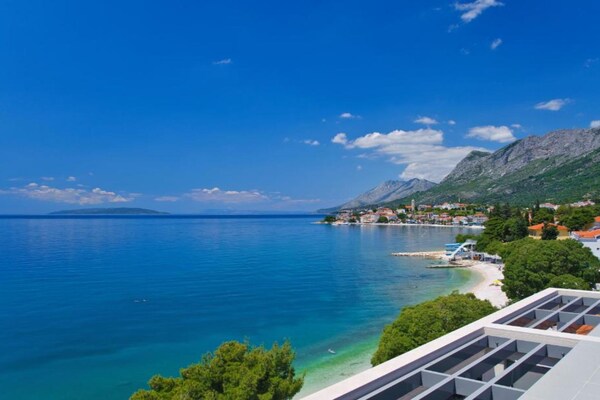 Foto van Premium Double Room With Private Bathroom - Vakantiehuis in Gradac - Outdoor