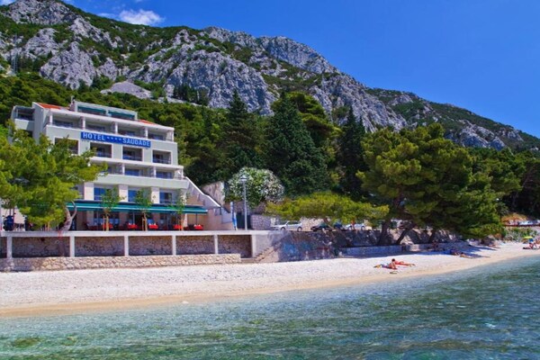 Foto van Premium Double Room With Private Bathroom - Vakantiehuis in Gradac - Outdoor