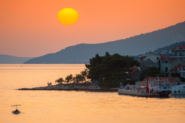 Foto van Premium Double Room With Private Bathroom 3 - Vakantiehuis in Gradac - Outdoor