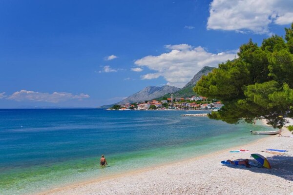 Foto van Premium Double Room With Private Bathroom 3 - Vakantiehuis in Gradac - Outdoor