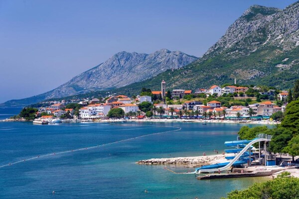Foto van Premium Double Room With Private Bathroom 3 - Vakantiehuis in Gradac - Outdoor