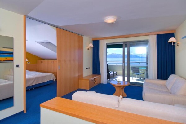Foto van Premium Double Room With Private Bathroom 4 - Vakantiehuis in Gradac - BedRoom