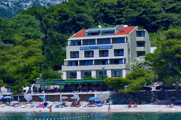 Foto van Premium Double Room With Private Bathroom 4 - Vakantiehuis in Gradac - Outdoor