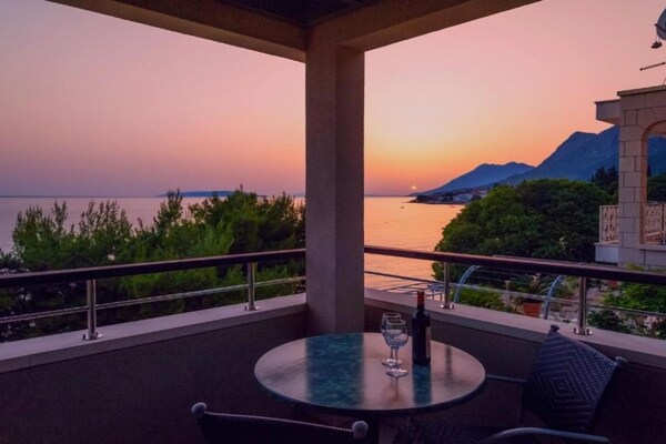 Foto van Premium Double Room With Private Bathroom 4 - Vakantiehuis in Gradac - TerraceBalcony