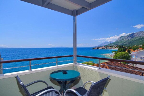 Foto van Premium Double Room With Private Bathroom 4 - Vakantiehuis in Gradac - TerraceBalcony