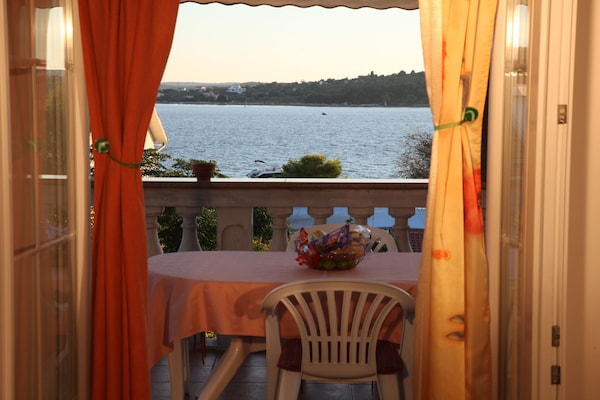 Foto van 2 Bedroom Apartment - Vakantiehuis in Srima - TerraceBalcony