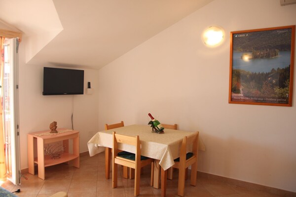 Foto van 2 Bedroom Apartment - Vakantiehuis in Srima - LivingRoom
