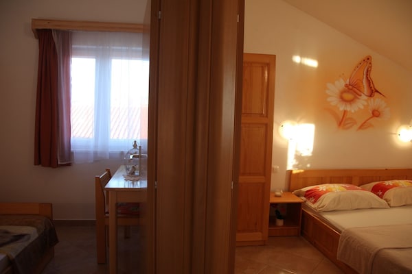 Foto van 2 Bedroom Apartment - Vakantiehuis in Srima - BedRoom