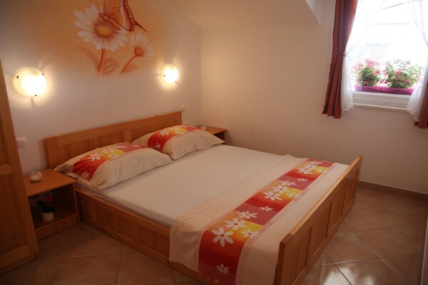 Foto van 2 Bedroom Apartment - Vakantiehuis in Srima - BedRoom