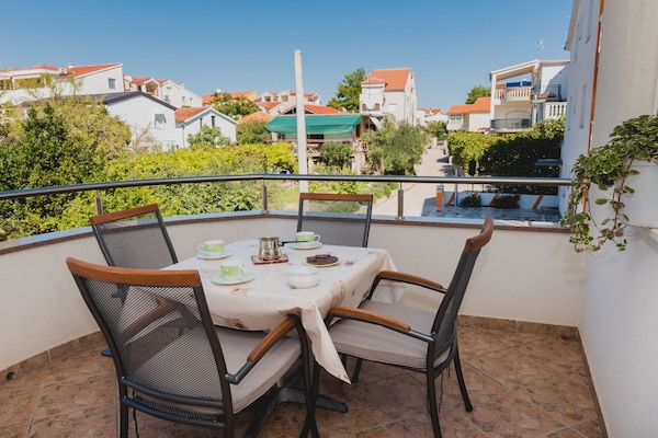 Foto van 1 Bedroom Apartment - Vakantiehuis in Srima - TerraceBalcony