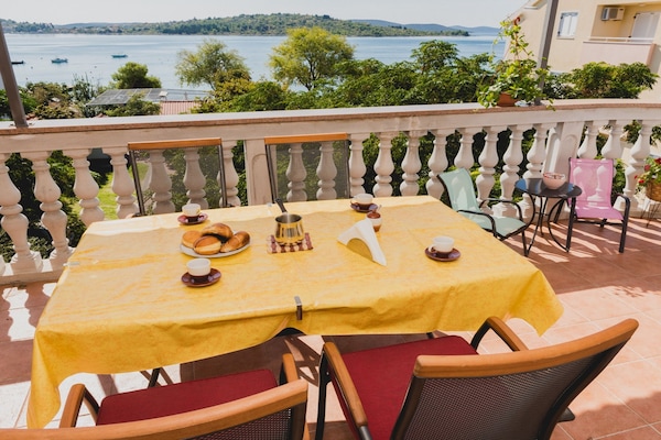 Foto van 1 Bedroom Apartment - Vakantiehuis in Srima - TerraceBalcony