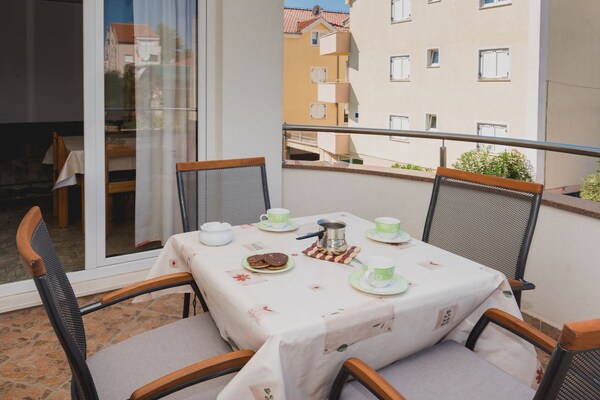Foto van 1 Bedroom Apartment - Vakantiehuis in Srima - TerraceBalcony
