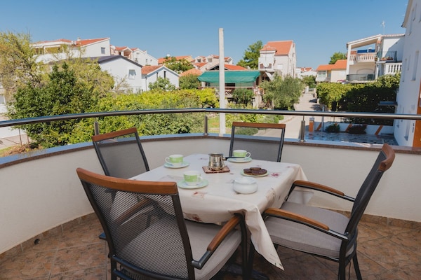 Foto van 1 Bedroom Apartment - Vakantiehuis in Srima - TerraceBalcony