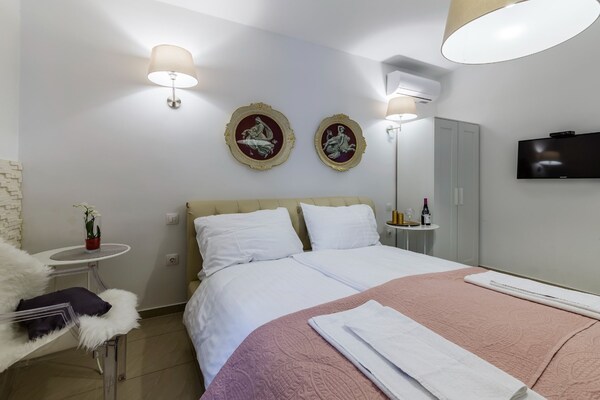 Foto van Pula Garden Apartments with Shared Pool - Double Room - BedRoom