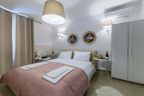 Foto van Pula Garden Apartments with Shared Pool - Double Room - BedRoom
