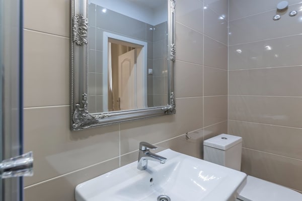 Foto van Pula Garden Apartments with Shared Pool - Double Room - BathRoom