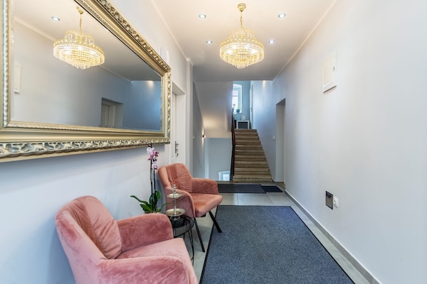 Foto van Pula Garden Apartments with Shared Pool - Double Room - Outdoor