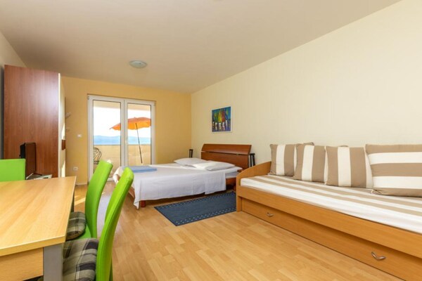 Foto van Premium One Bedroom Apartment with Sea View and Terrace - LivingRoom