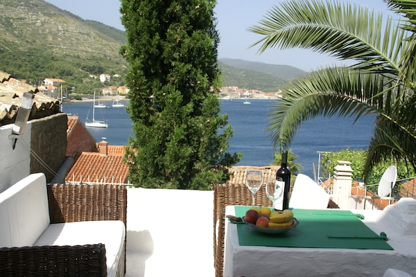 Foto van Traditioneel huis met twee appartementen - Vakantiehuis in Vis - ExteriorSummer