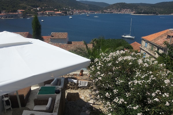 Foto van Traditioneel huis met twee appartementen - Vakantiehuis in Vis - TerraceBalcony