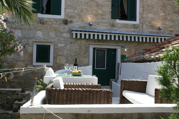Foto van Traditioneel huis met twee appartementen - Vakantiehuis in Vis - TerraceBalcony