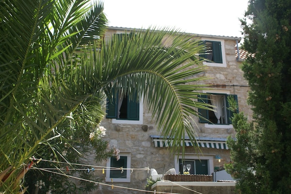 Foto van Traditioneel huis met twee appartementen - Vakantiehuis in Vis - TerraceBalcony