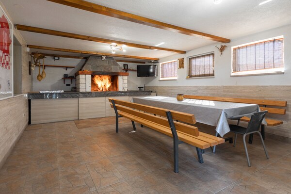 Foto van Villa Delic 8+2 personen - Vakantiehuis in Kresevo - Untagged