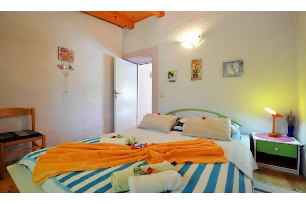 Foto van 1 slaapkamer appartement met zeezicht - Vakantiehuis in Murter - BedRoom