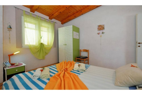 Foto van 1 slaapkamer appartement met zeezicht - Vakantiehuis in Murter - BedRoom