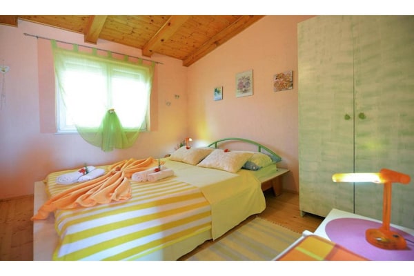 Foto van 1 slaapkamer appartement met zeezicht - Vakantiehuis in Murter - BedRoom