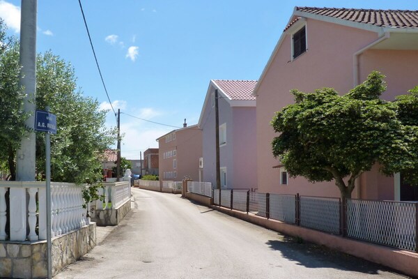 Foto van 1 - Vakantiehuis Jurjevic - Vakantiehuis in Bibinje - Untagged