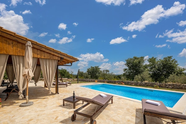 Foto van Villa in Posedarje met privézwembad - Vakantiehuis in Posedarje - PoolOfHouse
