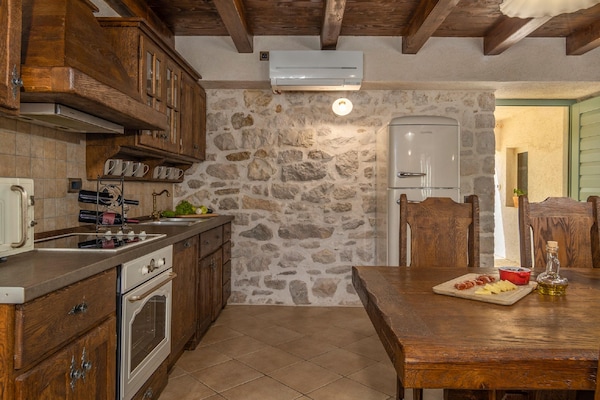 Foto van Villa in Posedarje met privézwembad - Vakantiehuis in Posedarje - Kitchen