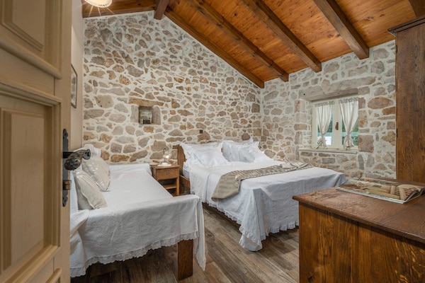 Foto van Villa in Posedarje met privézwembad - Vakantiehuis in Posedarje - BedRoom