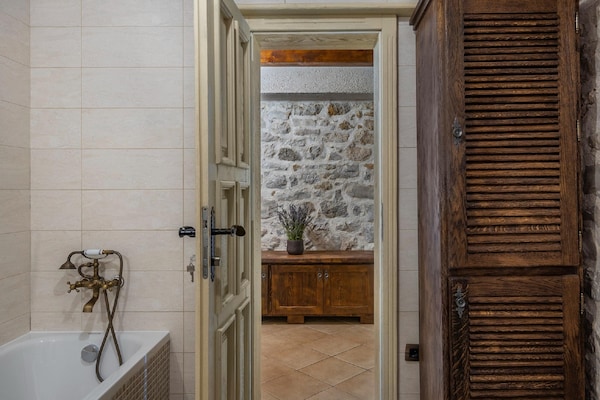 Foto van Villa in Posedarje met privézwembad - Vakantiehuis in Posedarje - BathRoom