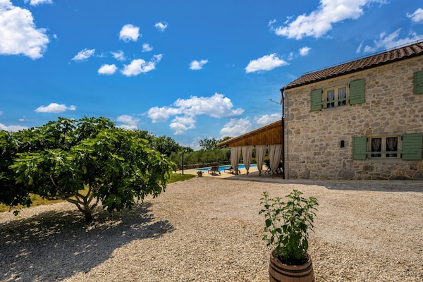 Foto van Villa in Posedarje met privézwembad - Vakantiehuis in Posedarje - GardenSummer