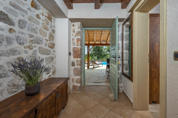 Foto van Villa in Posedarje met privézwembad - Vakantiehuis in Posedarje - Ambiance