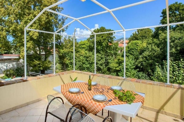 Foto van Sfeervol vakantiehuis in Kraljevica met een tuin - Vakantiehuis in Kraljevica - TerraceBalcony