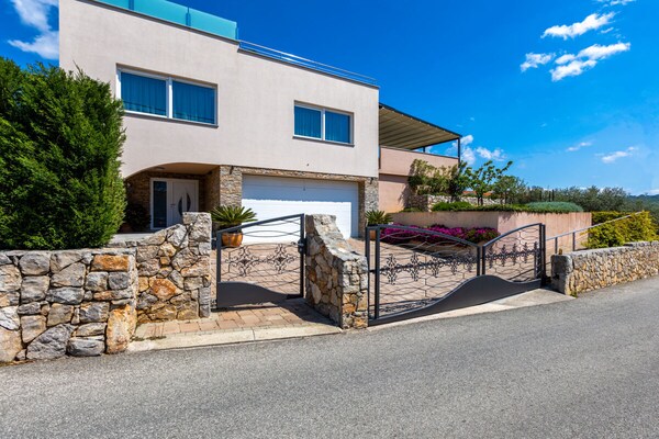 Foto van Villa in Kornić met zwembad - Vakantiehuis in Kornić - Untagged