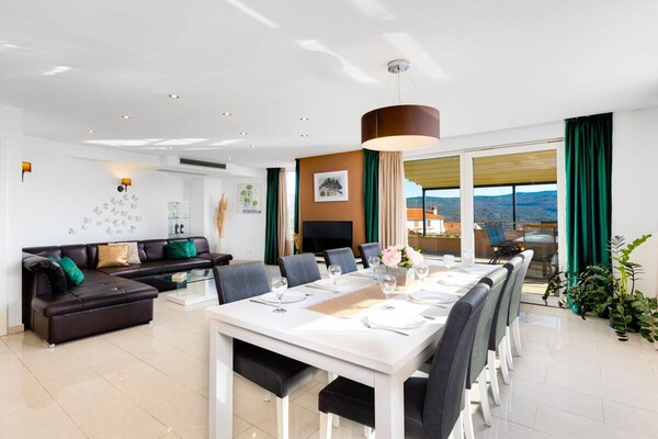 Foto van Villa in Kornić met zwembad - Vakantiehuis in Kornić - Untagged