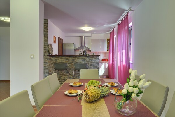 Foto van Villa in Pula met zeestrand - Vakantiehuis in Pula - LivingRoom