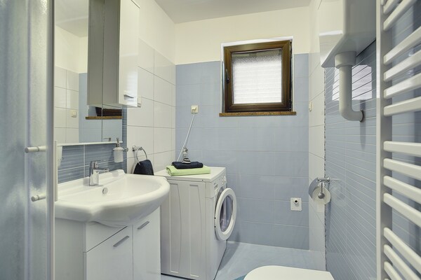 Foto van Villa in Pula met zeestrand - Vakantiehuis in Pula - BathRoom