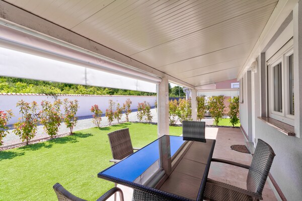 Foto van Vakantiehuis in Banjole vlakbij het strand - Vakantiehuis in Banjole - TerraceBalcony