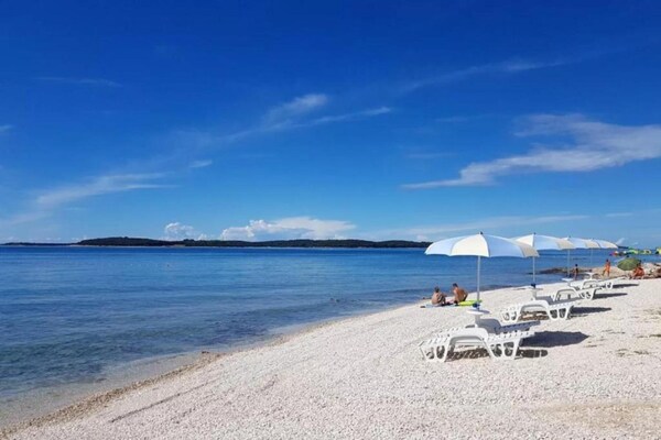 Foto van Relaxing Studio with Lovely Terrace - Kajfes A2 - Vakantiehuis in Valbandon - AreaSummer5KM