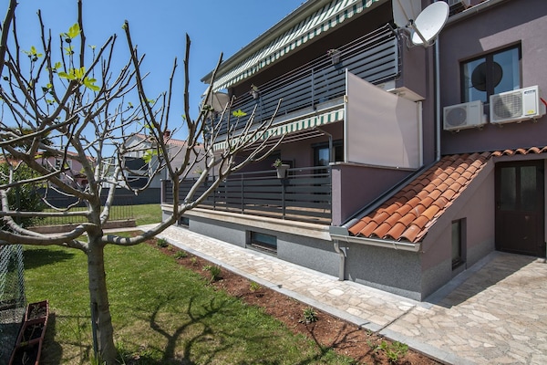 Foto van Relaxing Studio with Lovely Terrace - Kajfes A2 - Vakantiehuis in Valbandon - Outdoor